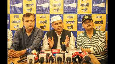 AAP leader Surjit Thakur addresses a press conference at Dharamshala on Wednesday. (HT Photo) AAP leader Surjit Thakur addresses a press conference at Dharamshala on Wednesday. (HT Photo)