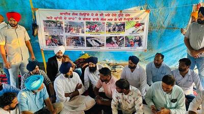 SAD leader Bikram Singh Majithia on Wednesday demanded apprentice linemen be recruited in the PSPCL as promised by AAP and as per earlier norms. (HT Photo)