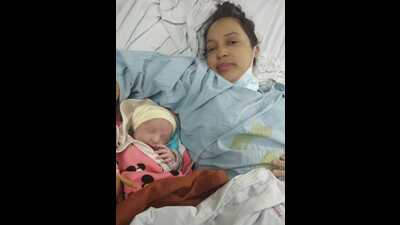 Saroj with her newborn daughter. She underwent the transplant at PGIMER in 2018 after battling type 1 diabetes for 15 years and suffering from kidney failure. (HT Photo)