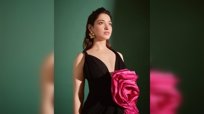 Tamannaah Bhatia woke up and picked rose for the day. Keeping the whole theme of her look, she wore statement gold floral earrings. (Instagram/@tamannaahspeaks) Tamannaah Bhatia woke up and picked rose for the day. Keeping the whole theme of her look, she wore statement gold floral earrings. (Instagram/@tamannaahspeaks)