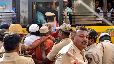 A multi-agency operation by NIA, the Enforcement Directorate (ED) and police forces led to the arrest of &nbsp;scores of PFI activists across the country. (PTI)