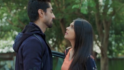 A still of Abhimanyu and Akshara from Yeh Rishta Kya Kehlata Hai. A still of Abhimanyu and Akshara from Yeh Rishta Kya Kehlata Hai.