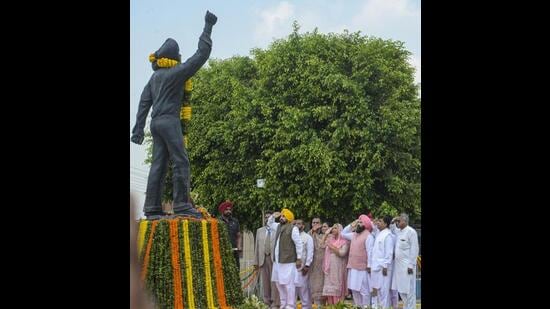 Punjab chief minister Bhagwant Mann paying tributes to Shaheed Bhagat Singh on his birth anniversary, at his native village of Khatkar Kalan near Jalandhar on Wednesday. (PTI Photo)