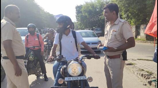 According to Nitish Kumar Agarwal, deputy commissioner of police, a campaign against motorbikes causing noise pollution was launched across the city on Wednesday. (HT Photo)