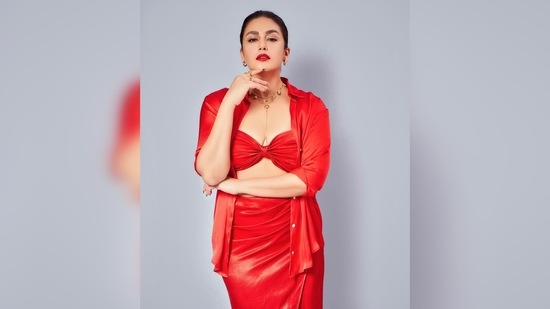 Huma Qureshi's picked her bandeau top and overlap skirt from the shelves of the clothing line Āroka.(Instagram/@iamhumaq)