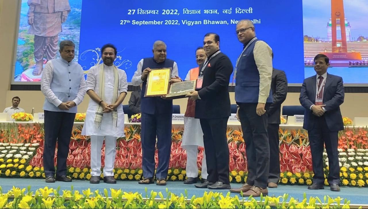 Rohan Khaunte, Minister for Tourism & IT, Govt. of Goa and Nikhil Desai, IAS, Director of Tourism Govt. of Goa accepted the awards which were presented to them by Vice President of India Jagdeep Dhankar Rohan Khaunte, Minister for Tourism & IT, Govt. of Goa and Nikhil Desai, IAS, Director of Tourism Govt. of Goa accepted the awards which were presented to them by Vice President of India Jagdeep Dhankar