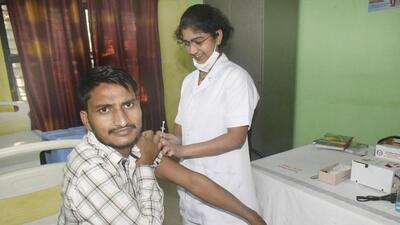 A health worker administers a dose of a Covid vaccine at combined district hospital in Ghaziabad. (Sunil Ghosh/HT Photo) A health worker administers a dose of a Covid vaccine at combined district hospital in Ghaziabad. (Sunil Ghosh/HT Photo)