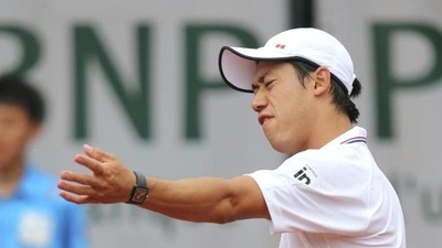 Japan's Kei Nishikori gestures after missing a return during the first round match of the French Open tennis tournament against Slovakia's Martin Klizan at the Roland Garros stadium, in Paris (AP Photo/David Vincent) Japan's Kei Nishikori gestures after missing a return during the first round match of the French Open tennis tournament against Slovakia's Martin Klizan at the Roland Garros stadium, in Paris (AP Photo/David Vincent)