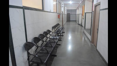 A deserted vaccination centre at Yerawada (HT FILE PHOTO) A deserted vaccination centre at Yerawada (HT FILE PHOTO)