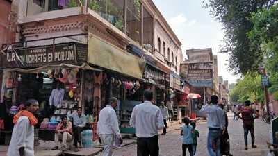 Shops adjoining western wall of Taj Mahal. (HT)