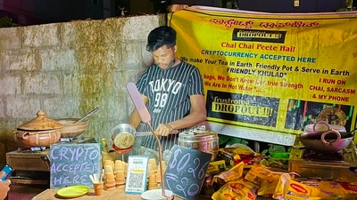 He started this tea stall after he lost a huge amount as a crypto trader when the market plunged in the year 2021. (Twitter/akshaymarch7)