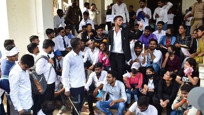 Students of Allahabad University have been protesting for several days, claiming that their fees have nearly tripled (HT Photo) Students of Allahabad University have been protesting for several days, claiming that their fees have nearly tripled (HT Photo)