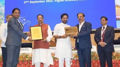 The award was presented to Rakesh Kumar, chairman, and Sudeep Sarcar, chief executive officer, India Exposition Mart Ltd by Vice President Jagdeep Dhankhar and Ajay Bhatt, minister of state for tourism (HT Photo) The award was presented to Rakesh Kumar, chairman, and Sudeep Sarcar, chief executive officer, India Exposition Mart Ltd by Vice President Jagdeep Dhankhar and Ajay Bhatt, minister of state for tourism (HT Photo)