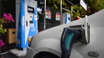 A public EV charging station at Rafi Marg in New Delhi. (HT Photo) A public EV charging station at Rafi Marg in New Delhi. (HT Photo)