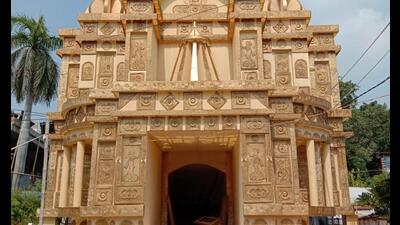 Durga Puja pandal of Darbhanga barwari in Prayagraj (HT Photo)) Durga Puja pandal of Darbhanga barwari in Prayagraj (HT Photo))