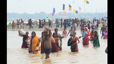 People bathing in Sangam in Prayagraj. (HT file) People bathing in Sangam in Prayagraj. (HT file)