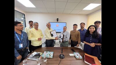 Signing of MoU in Gorakhpur on Thursday. (HT Photo)