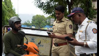 Police patrol has increased in Vashi following complaints of house break-ins and chain snatching incidents. (BACHCHAN KUMAR/HT PHOTO) Police patrol has increased in Vashi following complaints of house break-ins and chain snatching incidents. (BACHCHAN KUMAR/HT PHOTO)