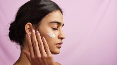 Skincare tips: The right way to apply moisturizer and mistakes to avoid (istockphoto) Skincare tips: The right way to apply moisturizer and mistakes to avoid (istockphoto)