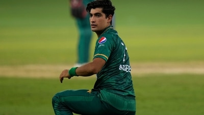 Pakistan's Naseem Shah reacts after missing to take the catch of India's Virat Kohli during the T20 cricket match of Asia Cup between India and Pakistan, in Dubai, United Arab Emirates, Sunday, Sept. 4, 2022. (AP Photo/Anjum Naveed) (AP)