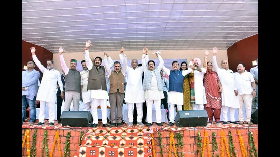 Congress leaders at the Sujanpur rally in Hamirpur district on Thursday. (HT Photo)