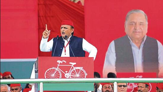 Samajwadi Party chief Akhilesh Yadav at the party’s national convention in Lucknow on Thursday. (Deepak Gupta/HT Photo)