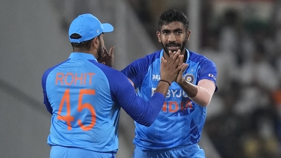 India's Jasprit Bumrah, right, celebrates with captain Rohit Sharma after the dismissal of Australia's captain Aaron Finch during the second T20 cricket match between India and Australia, in Nagpur, India, Friday, Sept. 23, 2022. (AP Photo/Rafiq Maqbool)(AP)