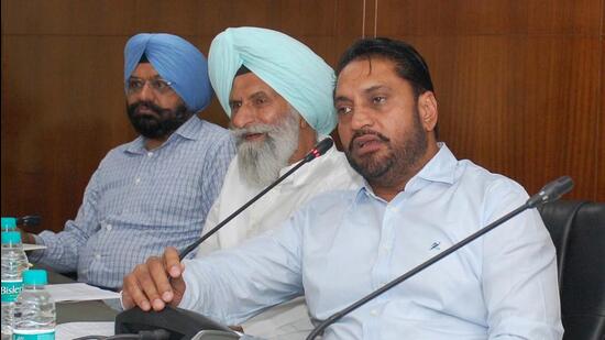 Show-cause notice for removal: HC gives Mohali mayor 15 more days to ...