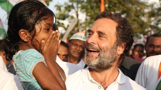 Rahul Gandhi with a little girl in Kerala.(@RahulGandhi) Rahul Gandhi with a little girl in Kerala.(@RahulGandhi)