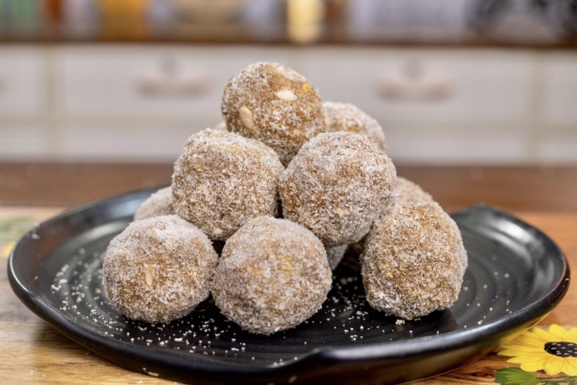 Peanut laddoos to make festive evenings better.(Kunal kapur)