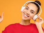 Headphones under <span class='webrupee'>₹</span>800 promise enriching sound experience.(Pexels) Headphones under <span class='webrupee'>₹</span>800 promise enriching sound experience.(Pexels)