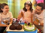 Kareena Kapoor wants Inaaya Naumi Kemmu's birthday cake. Kareena Kapoor wants Inaaya Naumi Kemmu's birthday cake.