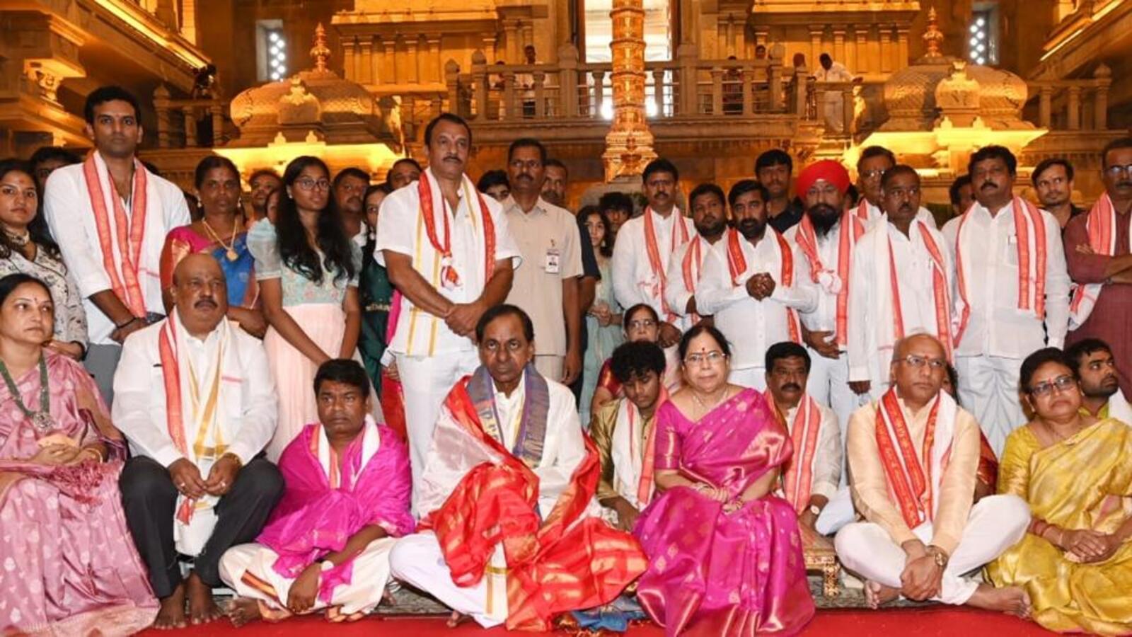 KCR Donates 1 Kg Gold To Temple Ahead Of National Party Launch Latest 