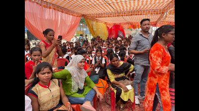 Attendees gathered in Madiaon to raise their voice for a non-violent economy. (HT Photo)