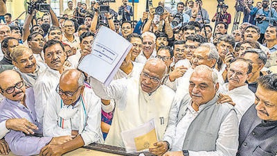 New Delhi, India - Sept. 30, 2022: Senior Congress leader Mallikarjun Kharge files his nomination papers for Congress Presidential election, at AICC headquarters, in New Delhi, India, on Friday, September 30, 2022 (HT Photo) New Delhi, India - Sept. 30, 2022: Senior Congress leader Mallikarjun Kharge files his nomination papers for Congress Presidential election, at AICC headquarters, in New Delhi, India, on Friday, September 30, 2022 (HT Photo)