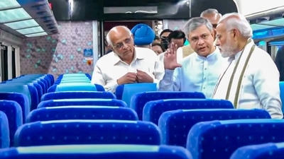 Prime Minister Narendra Modi with Union minister for railways Ashwini Vaishnaw, Gujarat chief minister Bhupendra Patel and others aboard the Vande Bharat Express train. (PTI) Prime Minister Narendra Modi with Union minister for railways Ashwini Vaishnaw, Gujarat chief minister Bhupendra Patel and others aboard the Vande Bharat Express train. (PTI)