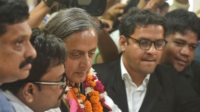 Shashi Tharoor files nomination process. (HT photo/ Raj K Raj)&nbsp;