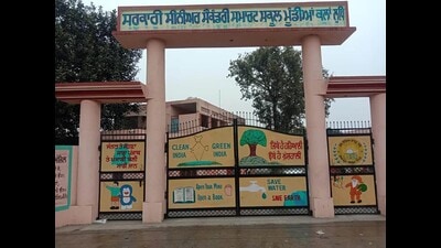 Due to shortage of classrooms in Government Senior Secondary Smart School Mundian Kalan, Ludhiana, students of over 12 classes had to sit outside, according to a teacher, due to which many students had left the school. (HT PHOTO)