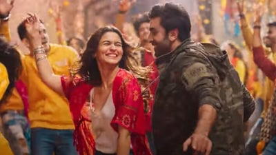 A still from the dancier version of Kesariya featuring Alia Bhatt-Ranbir Kapoor. A still from the dancier version of Kesariya featuring Alia Bhatt-Ranbir Kapoor.