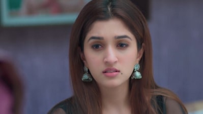Kinjal tries to make a decision about her and Toshu's marriage. Kinjal tries to make a decision about her and Toshu's marriage.
