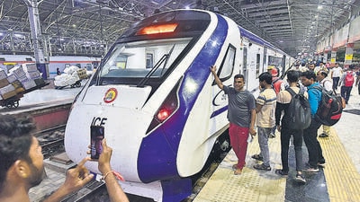 Commuters take selfies with Vande Bharat express at Mumbai Central on Friday (Anshuman Poyrekar/HT Photo) Commuters take selfies with Vande Bharat express at Mumbai Central on Friday (Anshuman Poyrekar/HT Photo)