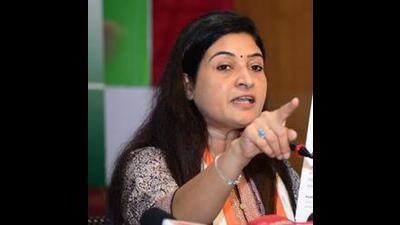 Unleashing a stinging attack on Union Minister of Information & Broadcasting and Youth Affairs & Sports Anurag Singh Thakur, All India Congress Committee (AICC) spokesperson Alka Lamba on Friday called him “Godsewadi” and “goli maro sloganeer”. (HT File Photo) Unleashing a stinging attack on Union Minister of Information & Broadcasting and Youth Affairs & Sports Anurag Singh Thakur, All India Congress Committee (AICC) spokesperson Alka Lamba on Friday called him “Godsewadi” and “goli maro sloganeer”. (HT File Photo)