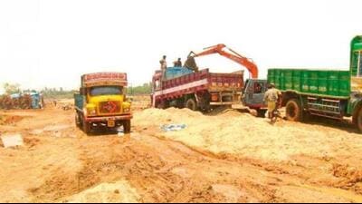 According to police, the shoot-out occurred in a remote area where there are heaps of sand, surrounded by water from all sides, falling under the overlapping jurisdiction of three police station areas. (HT Photo) According to police, the shoot-out occurred in a remote area where there are heaps of sand, surrounded by water from all sides, falling under the overlapping jurisdiction of three police station areas. (HT Photo)
