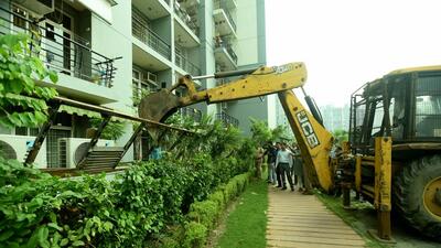 Noida, India- September 30, 2022: A bulldozer demolishes an illegal structure at Grand Omaxe society during an anti-encroachment drive by the Noida Authority, in Noida, India, on Friday, September 30, 2022. (Photo by Sunil Ghosh / Hindustan Times) (Hindustan Times) Noida, India- September 30, 2022: A bulldozer demolishes an illegal structure at Grand Omaxe society during an anti-encroachment drive by the Noida Authority, in Noida, India, on Friday, September 30, 2022. (Photo by Sunil Ghosh / Hindustan Times) (Hindustan Times)
