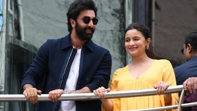 Pregnant Alia Bhatt flashes her pretty smile as she poses with Ranbir Kapoor. (HT Photo/Varinder Chawla) Pregnant Alia Bhatt flashes her pretty smile as she poses with Ranbir Kapoor. (HT Photo/Varinder Chawla)
