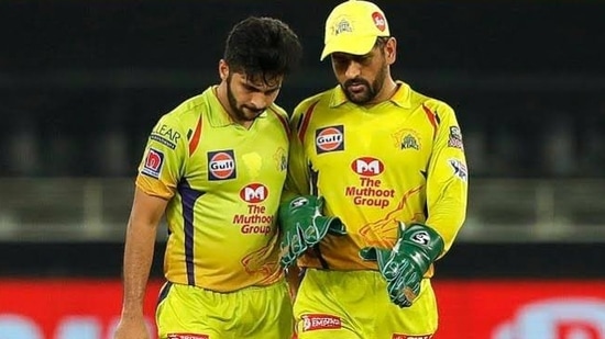 Shardul Thakur with MS Dhoni Shardul Thakur with MS Dhoni