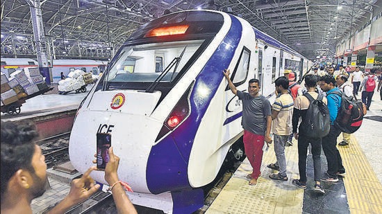 Commuters take selfies with Vande Bharat express at Mumbai Central on Friday (Anshuman Poyrekar/HT Photo)