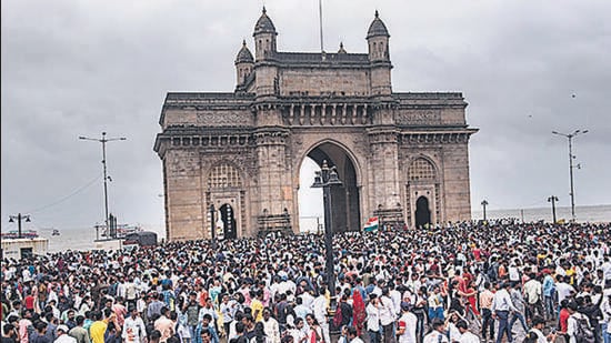 Mumbai, India - August 15, 2022: Huge crowd at the Gateway of India on the occasion of the 75th Independence Day celebrations, in Mumbai, India, on Monday, August 15, 2022. (Photo by Satish Bate/ Hindustan Times) (Satish Bate/HT PHOTO)