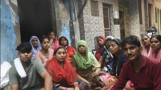 The children said the civic body pasted the notice on their house on Sunday and their worried father died early Friday. (Sakib Ali/ HT) The children said the civic body pasted the notice on their house on Sunday and their worried father died early Friday. (Sakib Ali/ HT)
