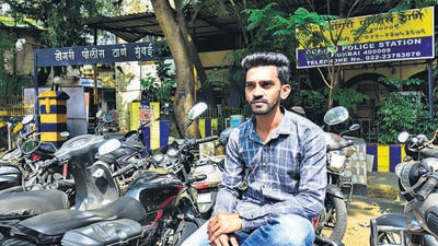 Mumbai, India - October 01, 2022: Shehjad Tamboli, a Dongri resident, who was released by his kidnapper in Myanmar after he paid extortion amount, in Mumbai, India, on Saturday, October 01, 2022. (Photo by Anshuman Poyrekar/ Hindustan Times) (Anshuman Poyrekar/HT PHOTO) Mumbai, India - October 01, 2022: Shehjad Tamboli, a Dongri resident, who was released by his kidnapper in Myanmar after he paid extortion amount, in Mumbai, India, on Saturday, October 01, 2022. (Photo by Anshuman Poyrekar/ Hindustan Times) (Anshuman Poyrekar/HT PHOTO)